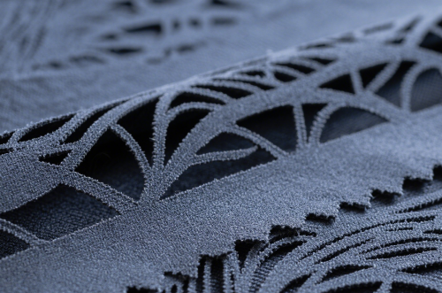 مزایای برش لیزری برای پارچه ها و اهمیت سیستم های کنترل لیزری